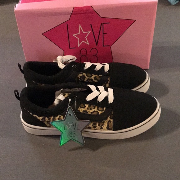 Shoes - Love 83 sneaker’s NWT